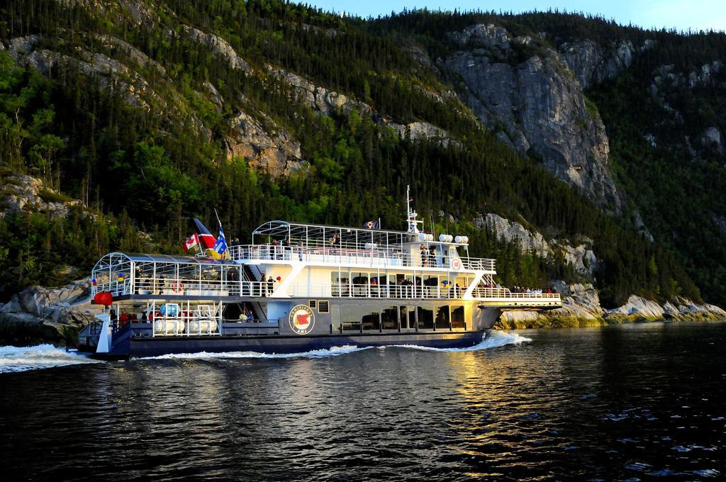 Hotel Motel Le Beluga Tadoussac Exterior photo